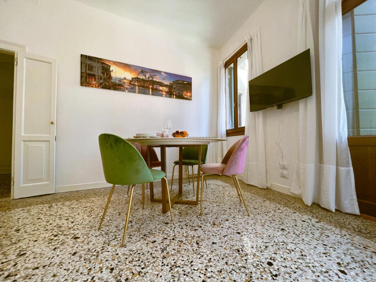 Splendid “true Apartment” Overlooking Water * Venecia